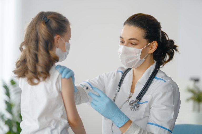 УАПС рекомендує вакцинацію дітей від грипу